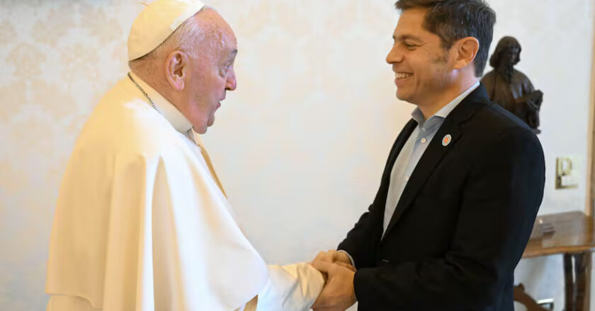 Axel Kicillof dijo que el Papa es un apoyo contra “los avances de la ultraderecha” y que habló con él de “la deserción del Estado” en la Argentina