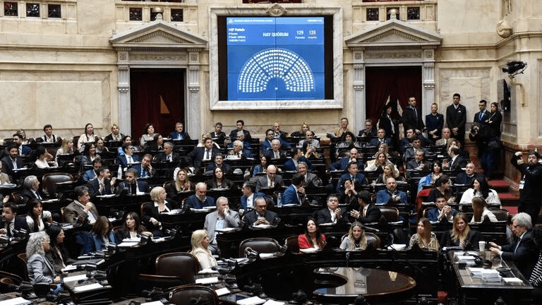 El oficialismo consiguió quórum y Diputados buscará avanzar con la Ley Finocchiaro que obliga a las escuelas a abrir los días de paro