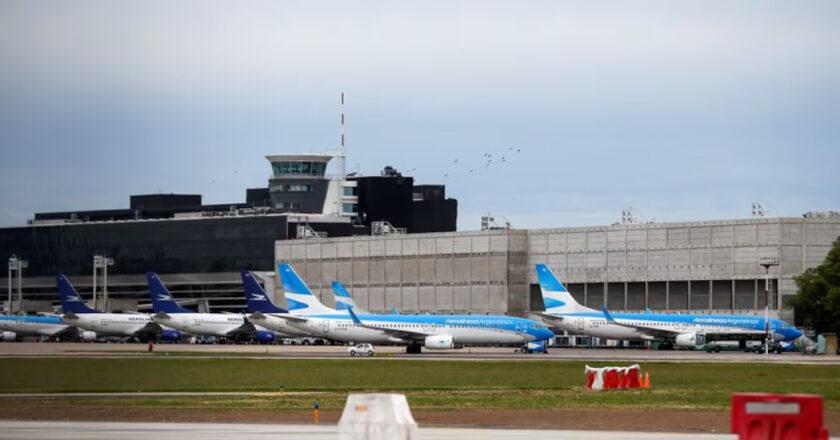 El oficialismo quiere dictaminar hoy que Aerolíneas Argentinas quede “sujeta a privatización”