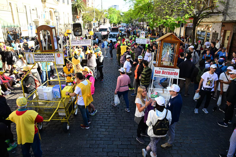 Entusiasmo, fe y música durante las primeras horas de la caminata a Luján: esperan más de un millón de fieles