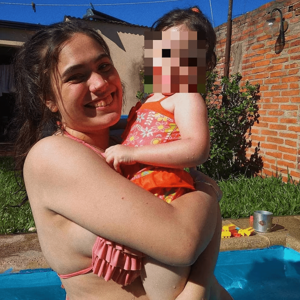 Por la tarde, su hija sonrió para una foto y esa noche se quitó la vida: hoy lucha para concientizar sobre el suicidio