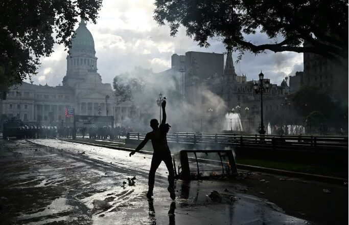 Piqueteros, movimientos sociales y sindicatos irán a la marcha por los jubilados y crece la tensión