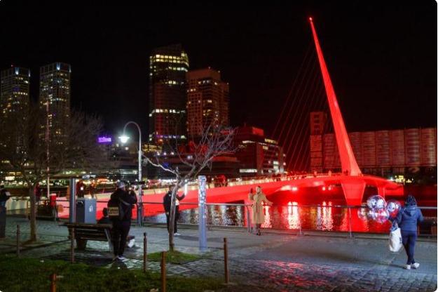 El Gobierno porteño se suma a la Semana Global de la inclusión iluminando monumentos de rojo