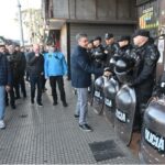 El Gobierno porteño desplegó un operativo para desocupar de manteros las veredas de Liniers
