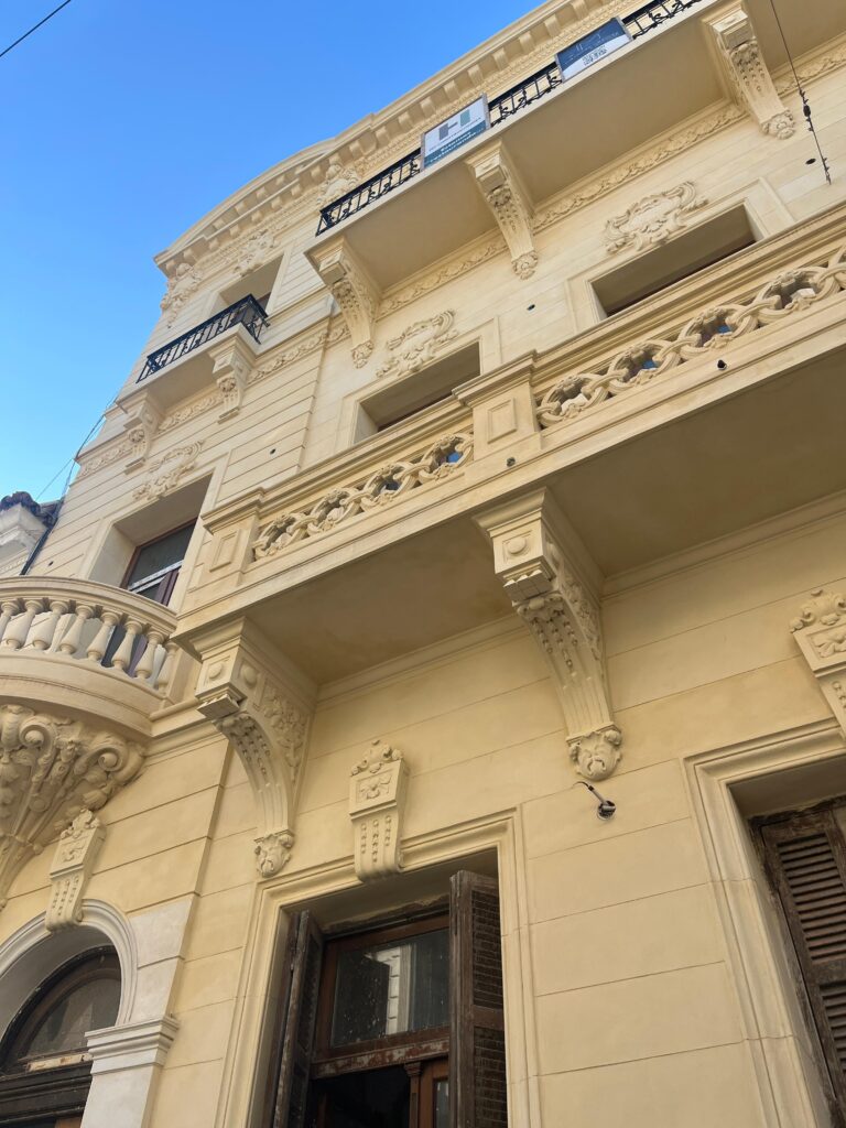 El Premio Gubbio 2025 reconoció al Hotel Debaines de Santiago de Chile por su intervención en el casco histórico