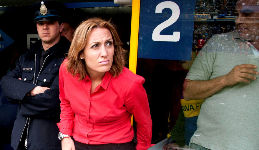 ¿Diputada y patovica?: a los empujones, Arietto impidió el ingreso de un delegado de Lustramax